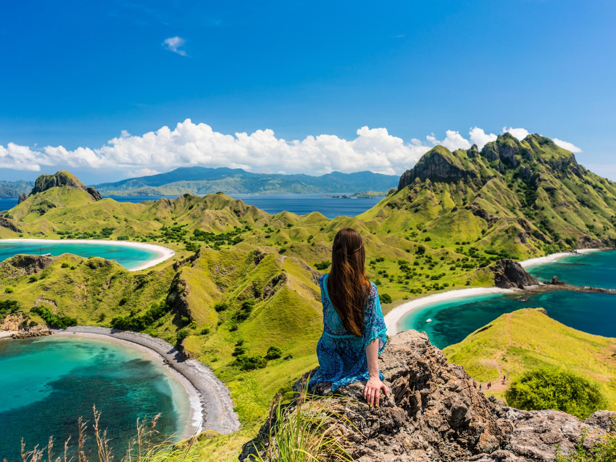 Где то на земле есть необычная страна. Labuan bajo, Индонезия. Красивые места для путешествий. Красивые места для туризма. Красивые страны для путешествий.