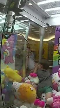 Queensland police rescue toddler trapped inside claw machine