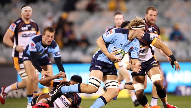 CANBERRA, AUSTRALIA - AUGUST 22: Ned Hanigan of the Waratahs runs the ball during the round eight Super Rugby AU match between the Brumbies and Waratahs at GIO Stadium on August 22, 2020 in Canberra, Australia. (Photo by Mark Kolbe/Getty Images)