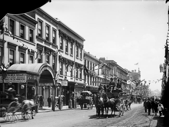 George street looking north from the GPO Sydney. Photo undated.