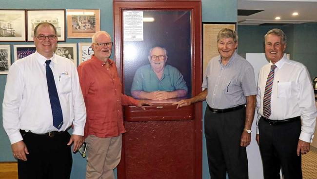 Andrew Bobeldyk, Barry Porter, North Jacklin & Cr Greg Williamson with the late Jack Sturgeon