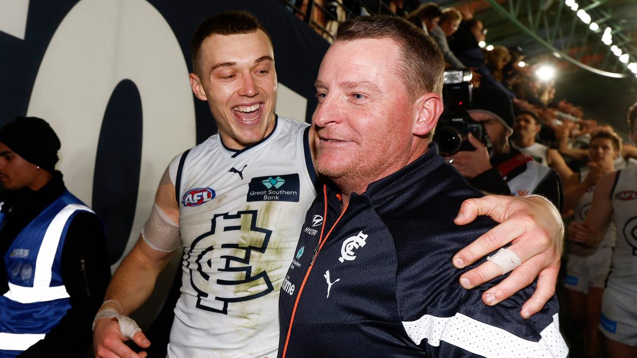 MELBOURNE, AUSTRALIA - AUGUST 6: Patrick Cripps of the Blues and Michael Voss, Senior Coach of the Blues celebrate during the 2023 AFL Round 21 match between the St Kilda Saints and the Carlton Blues at Marvel Stadium on August 6, 2023 in Melbourne, Australia. (Photo by Michael Willson/AFL Photos via Getty Images)