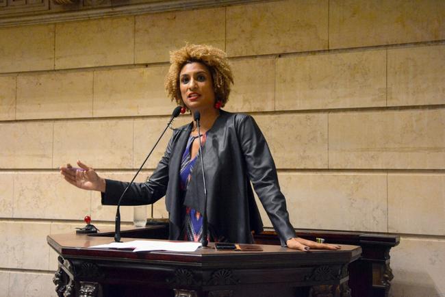 L'élue Marielle Franco pendant une séance du conseil municipal de Rio de Janeiro en février 2017, moins d'un an avant son assassinat