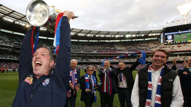 Retired Bulldogs champ Rohan Smith takes his turn with the cup. Picture: Michel Klein