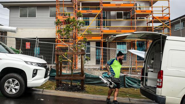 LAKE MACQUARIE, AUSTRALIA - MAY 06: A wardrobe installer prepares to work at a construction site at Cameron Park on May 06, 2024 in Lake Macquarie, New South Wales, Australia. Australia's Labor government is grappling with a slowing economy, weaker commodity prices, soaring housing costs and a softening labor market as it prepares to unveil its federal budget on May 14. To counter these headwinds, the budget is expected to feature smaller revenue upgrades compared to recent years, while outlining the government's interventionist policies aimed at boosting domestic manufacturing and the transition to green energy. Critics warn that such industrial policies risk fueling inflation and diverting resources from more productive sectors of the economy. (Photo by Roni Bintang/Getty Images)