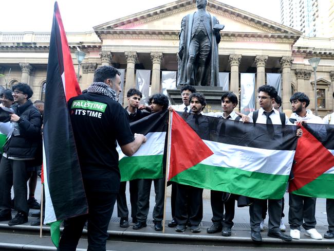 MELBOURNE, AUSTRALIA - NewsWire Photos OCTOBER 10, 2023: Crowds gather at the State Library in Melbourne in support of Palestine. Picture: NCA NewsWire / Andrew Henshaw