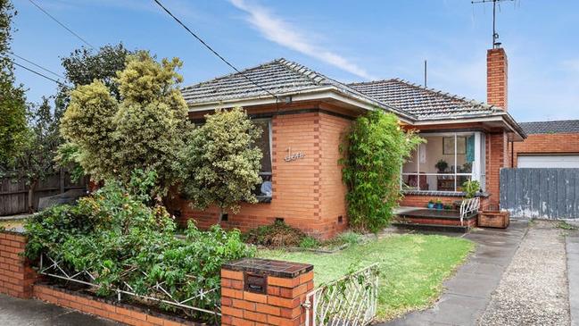 10 Chatfield Street, Kingsville, snared a $1,072,500 sale under the hammer.