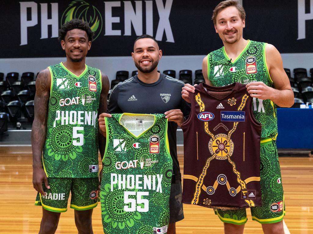 South East Melbourne import Xavier Munford, Hawthorn Indigenous AFL star Jarman Impey and Phoenix sharpshooter Ryan Broekhoff trade jerseys. Picture: SEM Phoenix Media