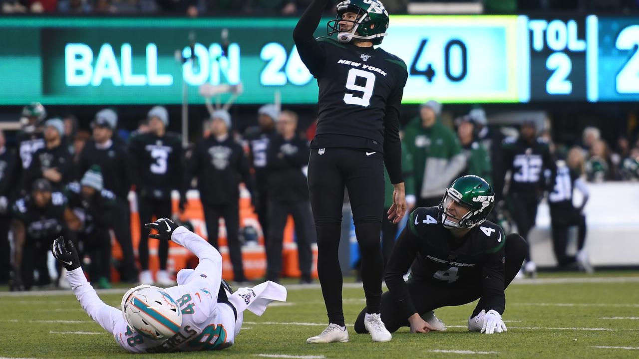 East Rutherford, NJ, USA. 16th Sep, 2018. Miami Dolphins kicker Jason  Sanders (7) lines up the extra point during the game between The New York  Jets and The Miami Dolphins at Met