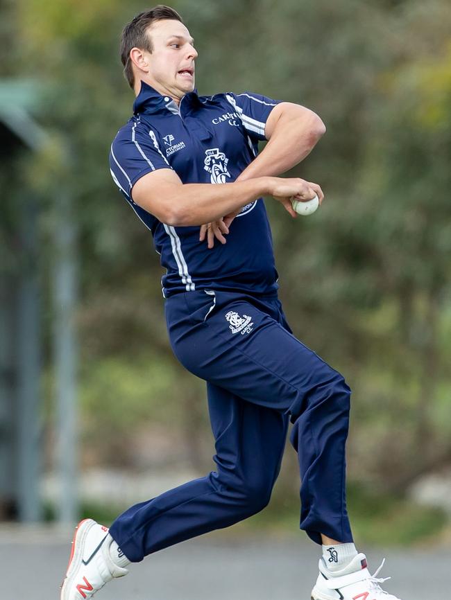 Evan Gulbis steams in during Round 1 of the Vic Super Slam. Picture: Arj Giese.