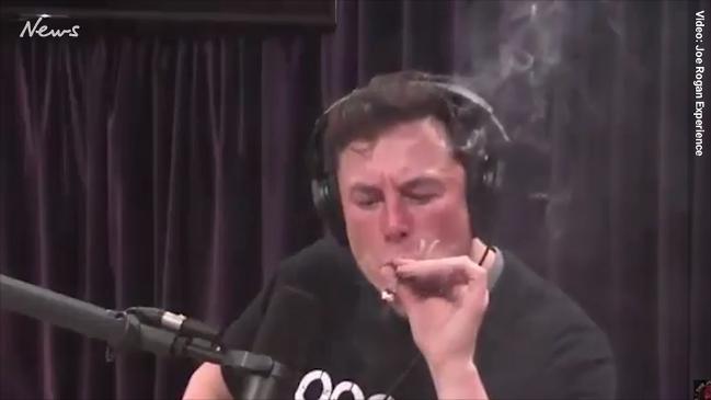 Elon Musk smokes marijuana filled cigar with Joe Rogan 