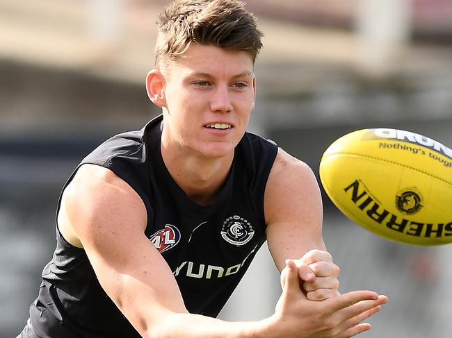 MELBOURNE, AUSTRALIA - MAY 21: Sam Walsh of the Blues handballs during a Carlton Blues AFL training session at Ikon Park on May 21, 2019 in Melbourne, Australia. (Photo by Quinn Rooney/Getty Images)