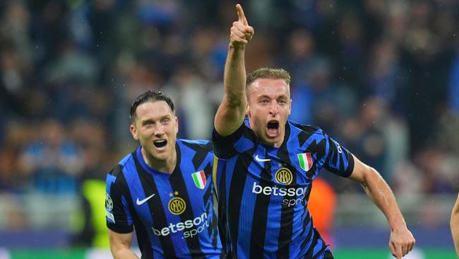Inter Milan's Davide Frattesi, centre, celebrates after scoring his side's fourth goal during the Champions League semi-final second leg soccer match between Inter Milan and Barcelona at San Siro stadium in Milan, Italy, Tuesday, May 6, 2025 (Spada/LaPresse via AP)