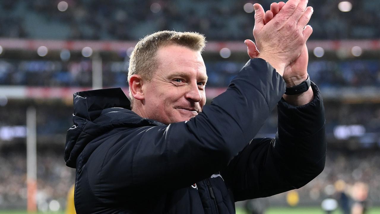 MELBOURNE, AUSTRALIA - SEPTEMBER 08: Blues head coach Michael Voss celebrates winning the First Elimination Final AFL match between Carlton Blues and Sydney Swans at Melbourne Cricket Ground, on September 08, 2023, in Melbourne, Australia. (Photo by Quinn Rooney/Getty Images)