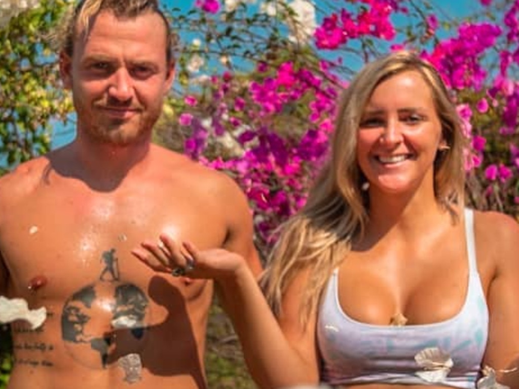 Aussie couple Chris and Mietta decided to stay in Mexico rather than come home to Australia.