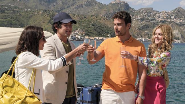 Silicon Valley couple Harper (Aubrey Plaza) and Ethan (Will Sharpe) drink to a good holiday with Theo James’s Cameron and his wife Daphne (Meghann Fahy). Picture: Binge/HBO