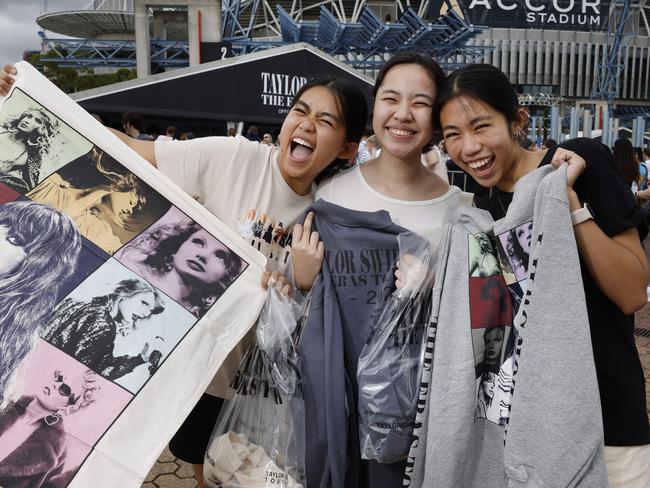 DAILY TELEGRAPH 21ST FEBRUARY 2024Pictured at Sydney Olympic Park at Homebush are Taylor swift fans Hope Milo, Julianne Reyes and Hannah Milo who queued for merch on its first day of going on sale ahead of Taylor Swifts sold out Sydney concerts.Picture: Richard Dobson