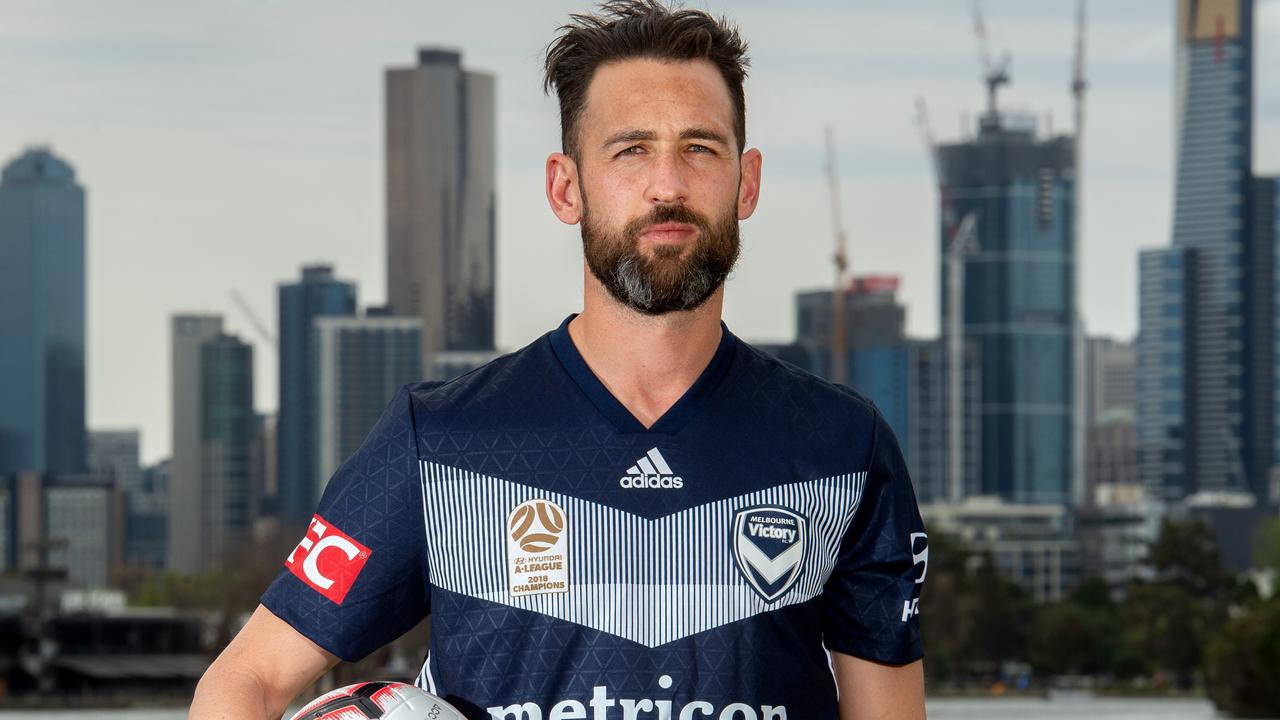 Melbourne Victory captain Carl Valeri will retire at the end of the season.