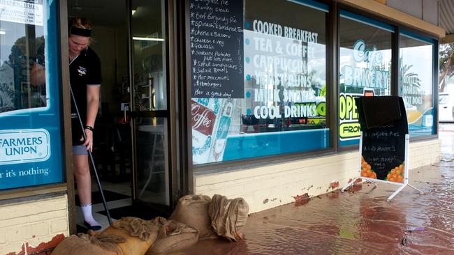 Sandbags at Renmark Bakery in an attempt to stop Riverland floodwaters.