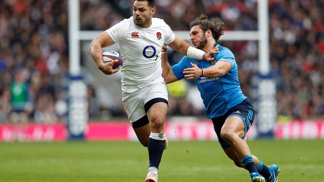 Te'o represented England in rugby union with distinction.