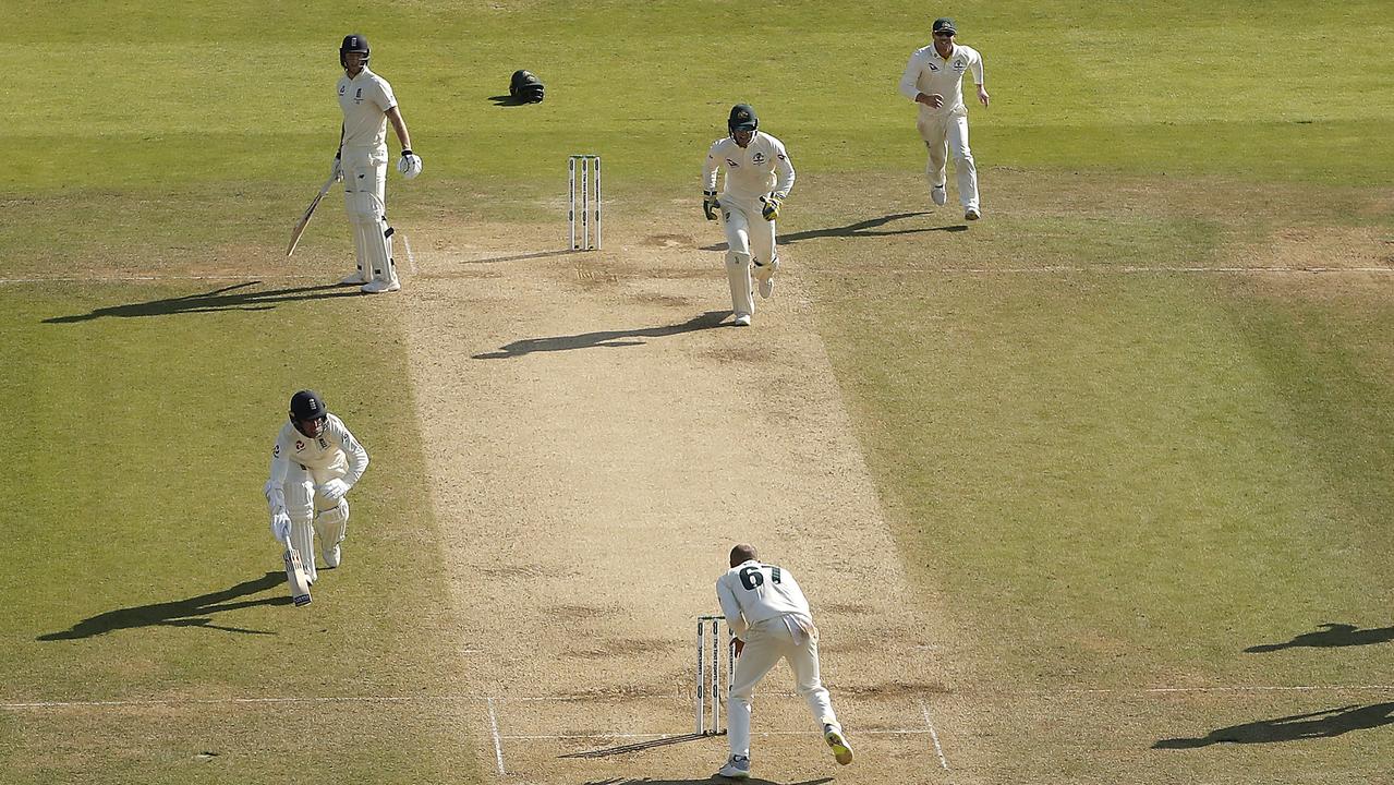 Nathan Lyon fumbles the ball and misses a run-out opportunity on Jack Leach in 2019. Picture: Ryan Pierse/Getty Images