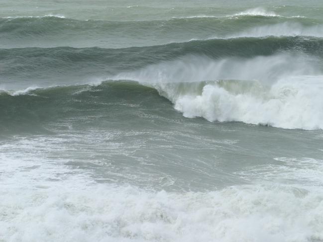 06 Mar 2004 Sets of big waves coming through at Coolum beach after storm brings wild weather. PicMegan/Slade. surf weather qld rough seas