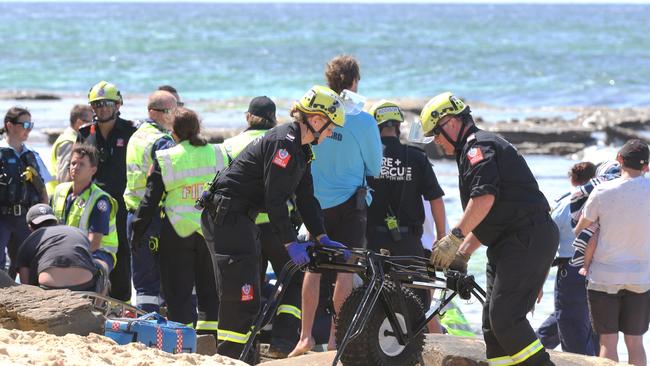 The scene at Bar Beach, Newcastle, where a car plunged of a car park lookout into the sea. Picture by Peter Lorimer.