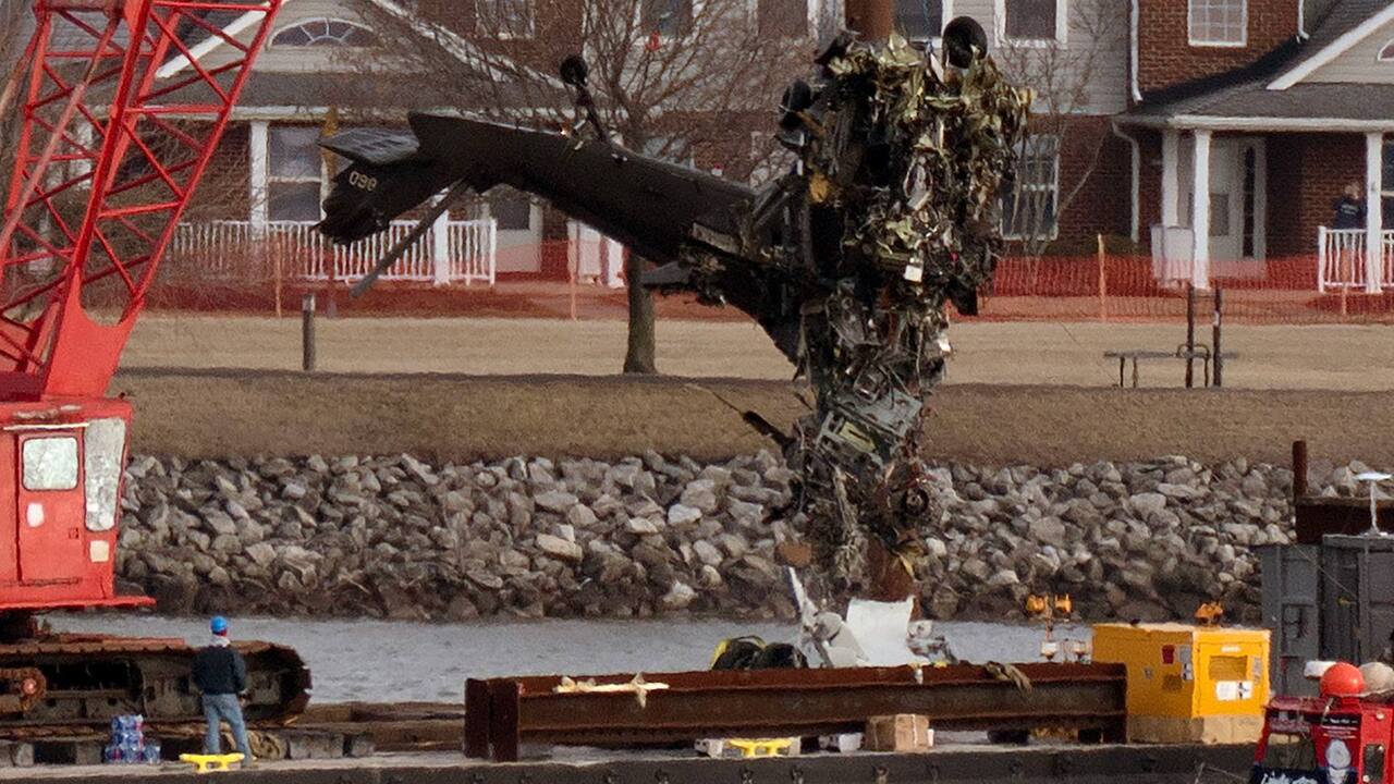 Watch: Fatal Crash Black Hawk Helicopter Pulled From Potomac River