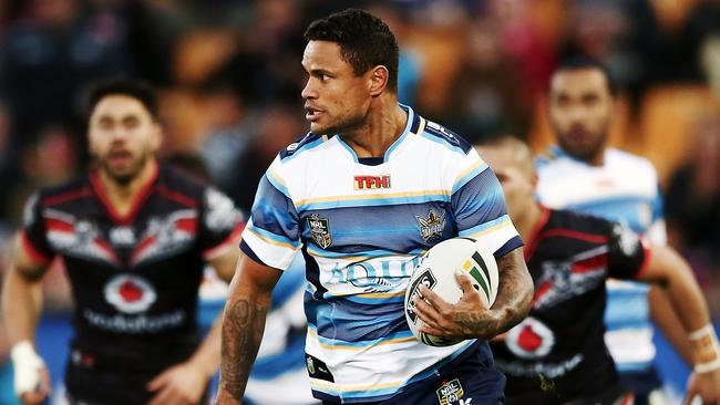 AUCKLAND, NEW ZEALAND - JULY 02: Josh Hoffman of the Titans makes a break on hhis way to score a try during the round 17 NRL match between the New Zealand Warriors and the Gold Coast Titans at Mt Smart Stadium on July 2, 2016 in Auckland, New Zealand. (Photo by Anthony Au-Yeung/Getty Images)