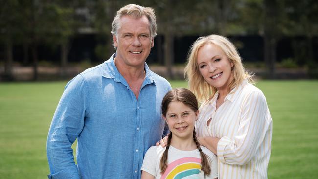 Erik Thomson as Dave, Willow Speers as Ruby and Rebecca Gibney as Julie in Back To The Rafters.