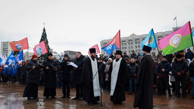 Mourners gather with priests to lay flowers in memory of more than 60 Russian soldiers that Russia says were killed in a Ukrainian strike on Russian-controlled territory, in Samara, on January 3, 2023. Picture: Arden Arkman / AFP.