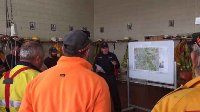 Morning situation briefing at Geeveston fire station