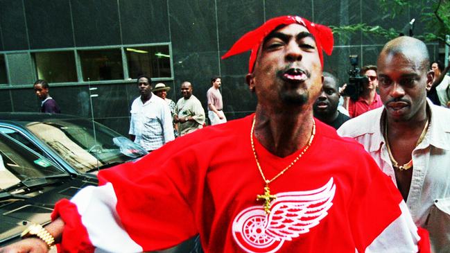 Rap singer actor Tupac Shakur leaving court in New York. murder victim usa p/