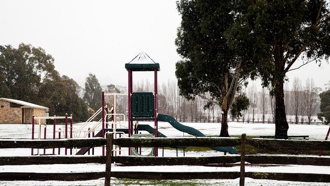 The park at Lachlan, taken at about 9:30am 3rd August 2015, was still snowing. Photo Megan Jackson DVG Snow Hobart