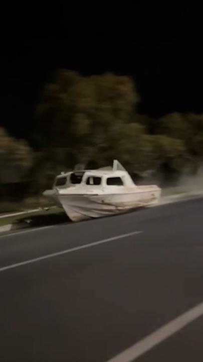 Hoon drags tugboat down Perth highway