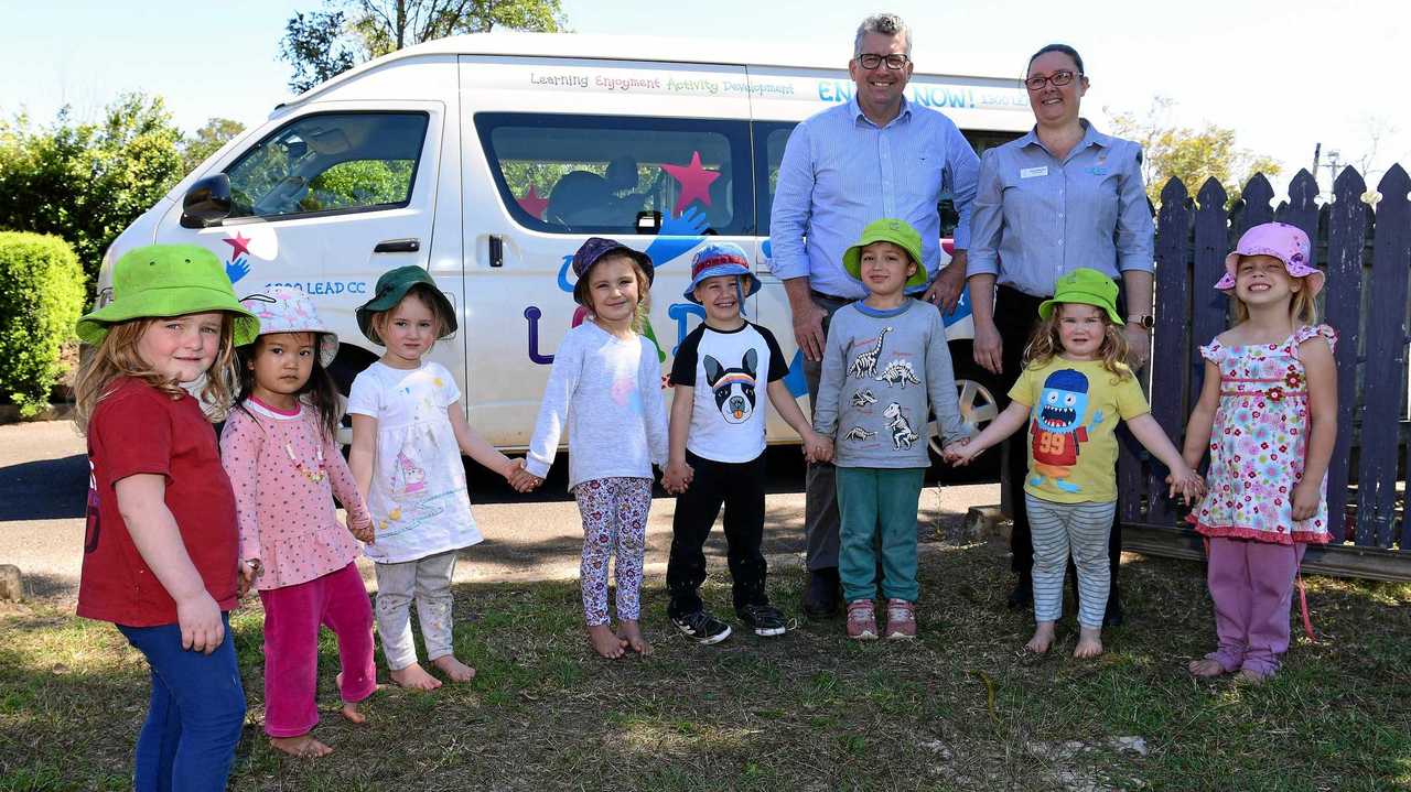 ON BOARD: Keith Pitt and Kieran  Molkentin with Bethany, Alani, Elliot, Huntah-Lea, Huxley, Arthur, Natalie and Mayah. Picture: Mike Knott BUN090819LEAD1