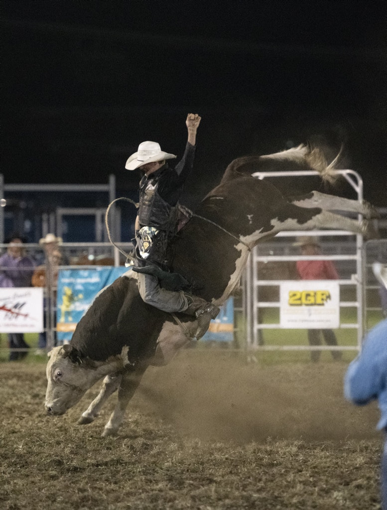 Clint Glass rides in the top eight chute out at the Lawrence Twilight Rodeo. Picture: Adam Hourigan