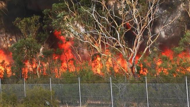 The bushfire threatening homes in Voyager Point. Picture: Twitter/10News/Steve Hart