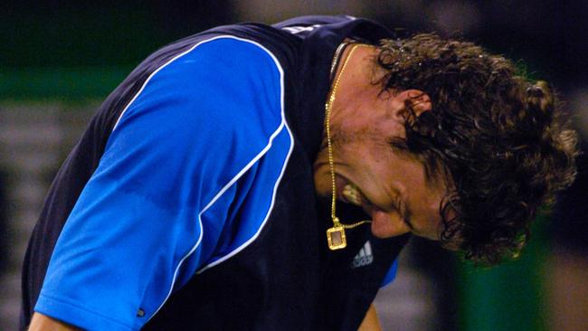 Marat Safin was struggling early on in the 2005 Australian Open final against Lleyton Hewitt