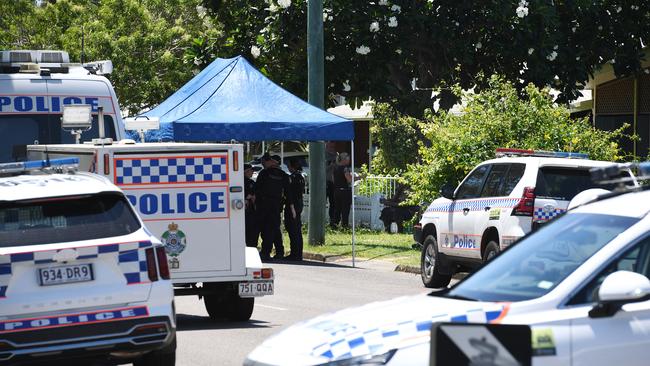 Townsville police are investigating a homicide in Mundingburra. A man, 25, has been taken into custody. Picture: Shae Beplate.