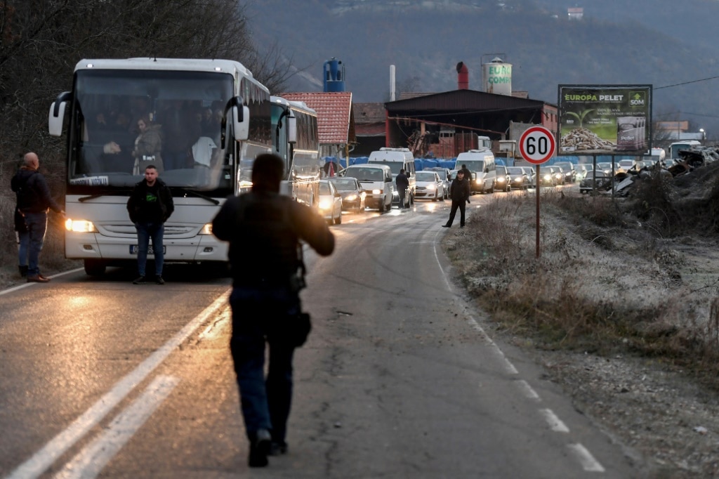 Sırp popülist partisi çifte oylamayla iktidarını genişletmek istiyor