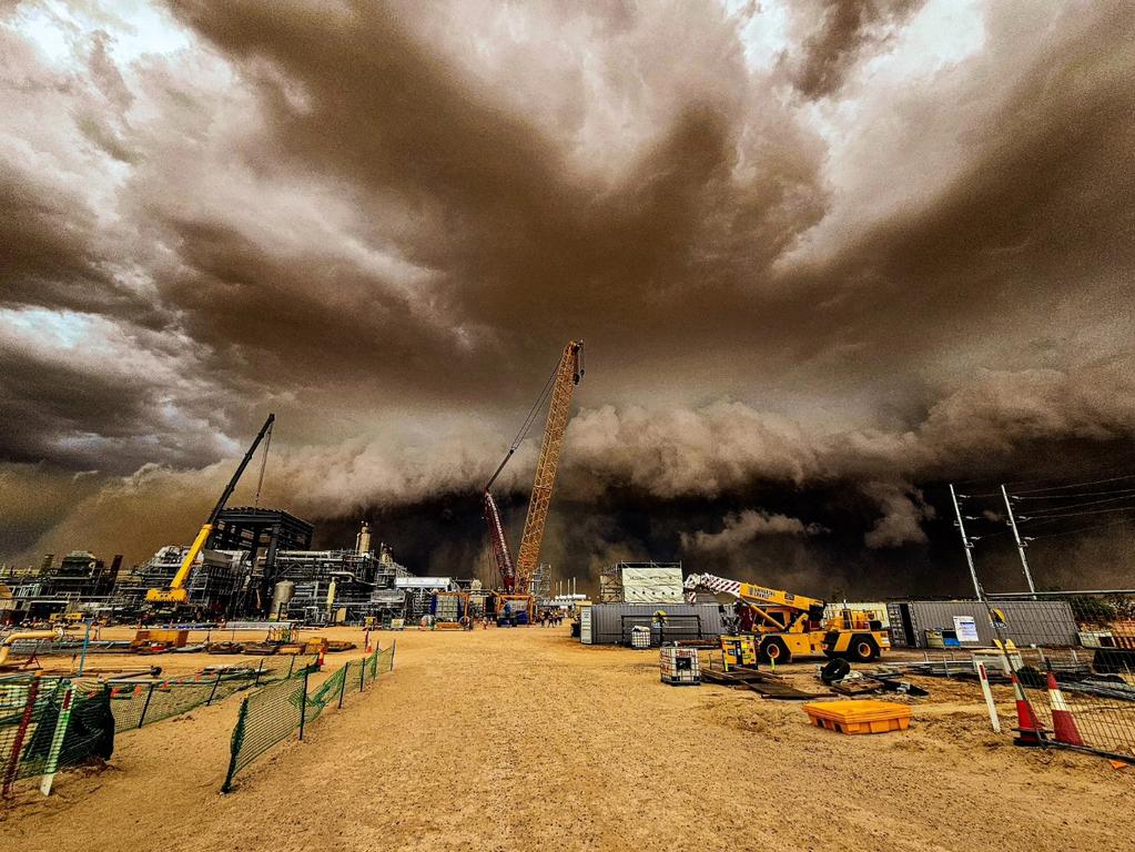 The sandstorm that rolled into Moomba. Picture: Dylan Barlow.