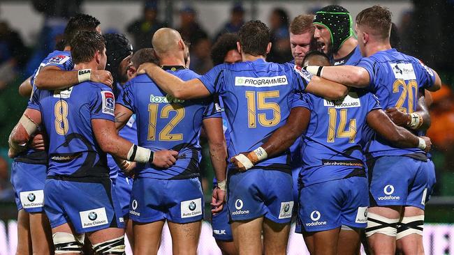 Adam Coleman of the Force addresses the team during the 2017 Super Rugby season.