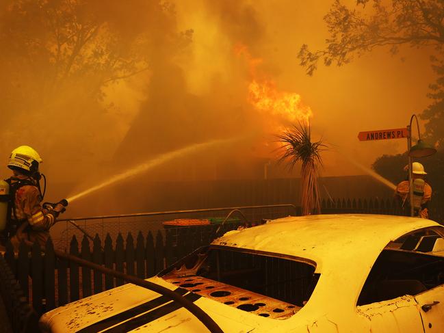 Balmoral burns in southwestern Sydney as bushfires destroy homes in the blazes of December 2019. Picture: Sam Ruttyn