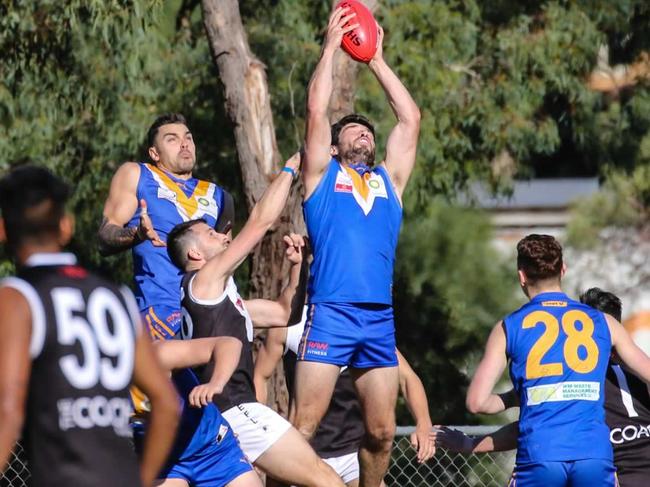 Rob Savory pulls in a mark for Heathmont in the Eastern Football League (EFL). Picture: Chris Mirtschin