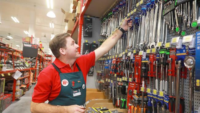 Bunnings team member Neal Kelly in the tool shop department. (AAP IMAGE / Angelo Velardo)