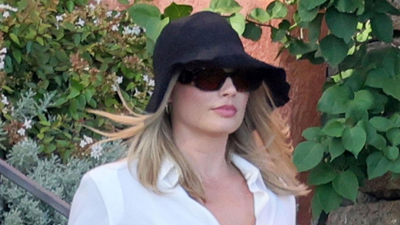 Margot Robbie flashes enormous baby bump on vacay