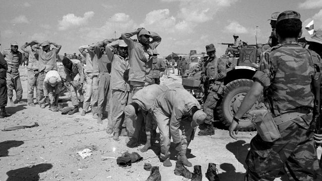 Israeli troops round up Egyptian prisoners in Sinai.