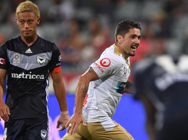 Dimitri Petratos of the Jets (centre) reacts after kicking the Jets second goal as Keisuke Honda of Victory (left) looks on during the Round 21 A-League match between the Melbourne Victory and the Newcastle Jets at GMHBA Stadium in Geelong, Saturday, March 2, 2019. (AAP Image/Julian Smith) NO ARCHIVING, EDITORIAL USE ONLY