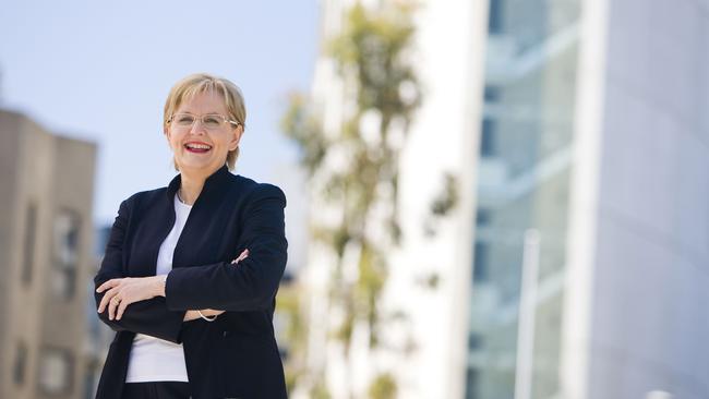 Professor Sally Walker, Vice Chancellor, Deakin University and Dr Murphy’s wife.